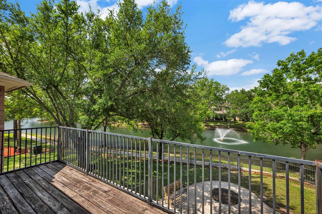 15935 Lake Loop Drive, Cypress, Texas image 33