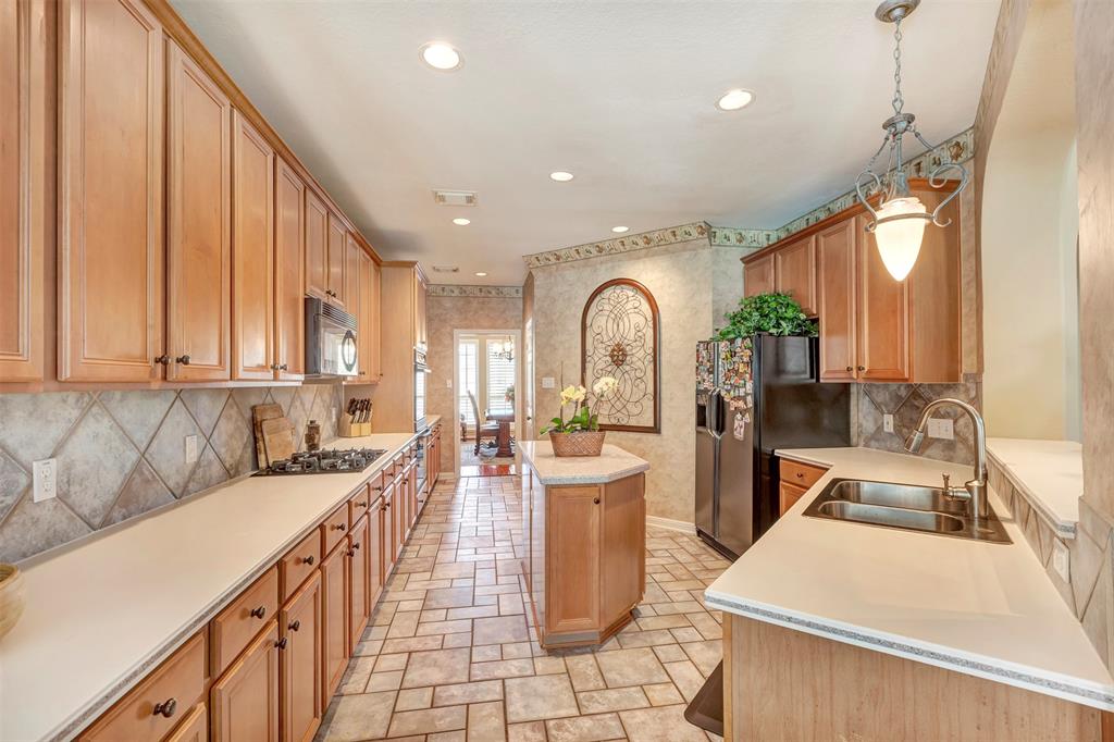 15935 Lake Loop Drive, Cypress, Texas image 9