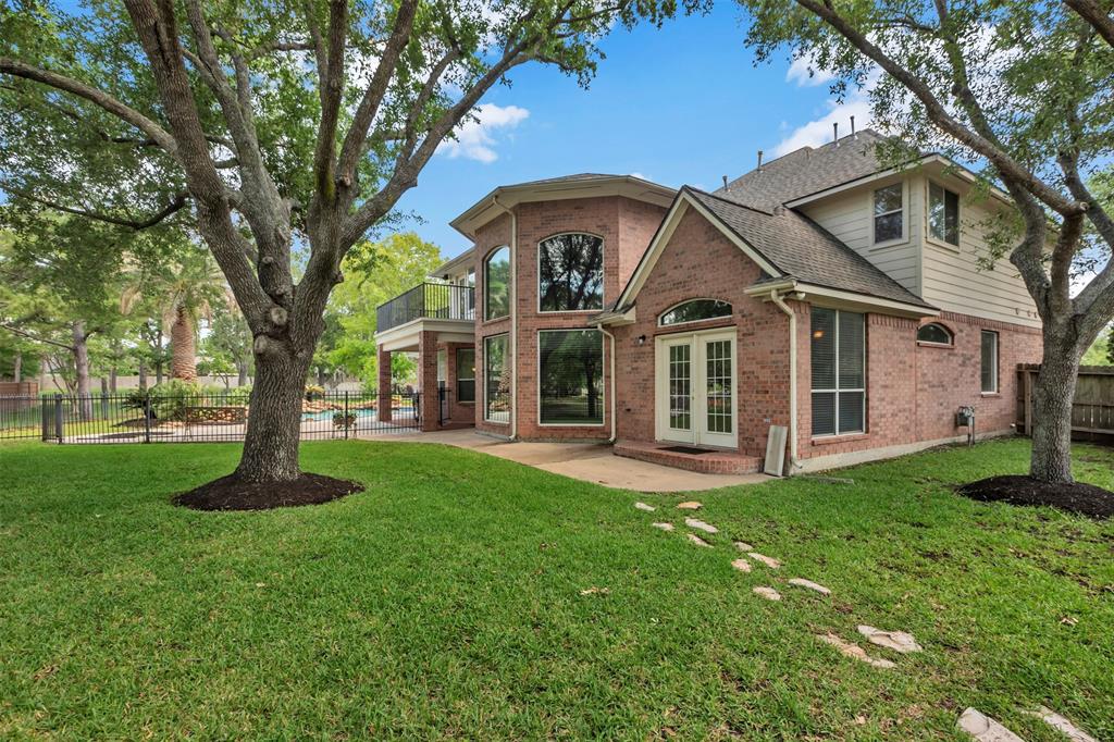 15935 Lake Loop Drive, Cypress, Texas image 37