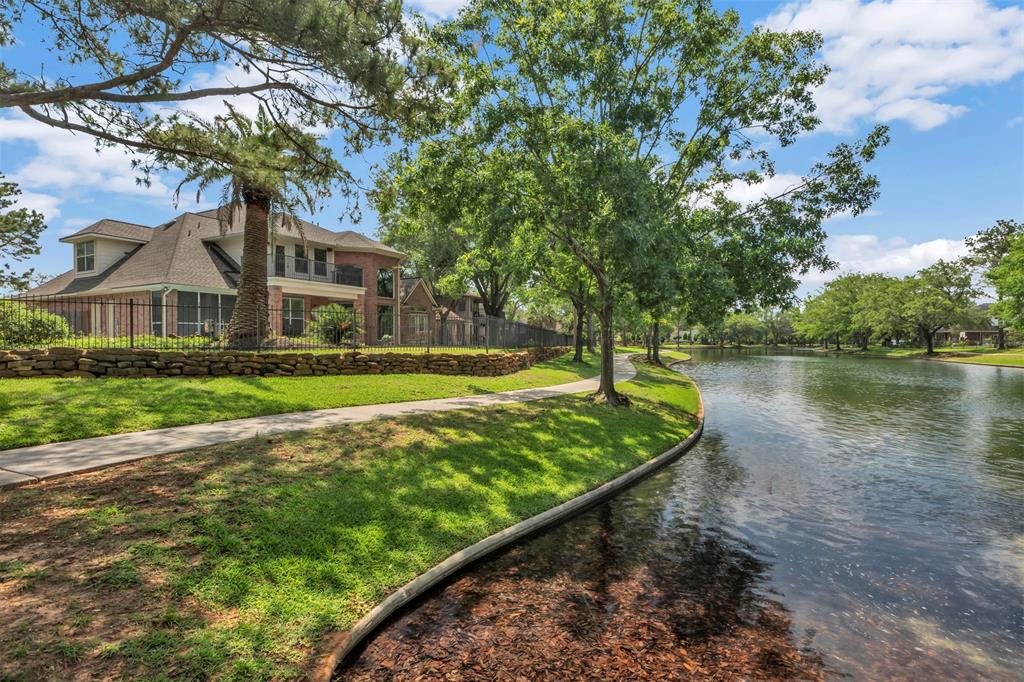 15935 Lake Loop Drive, Cypress, Texas image 40