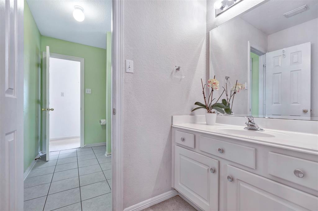 15935 Lake Loop Drive, Cypress, Texas image 31