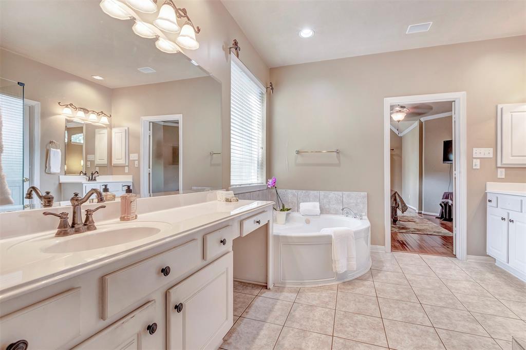 15935 Lake Loop Drive, Cypress, Texas image 21