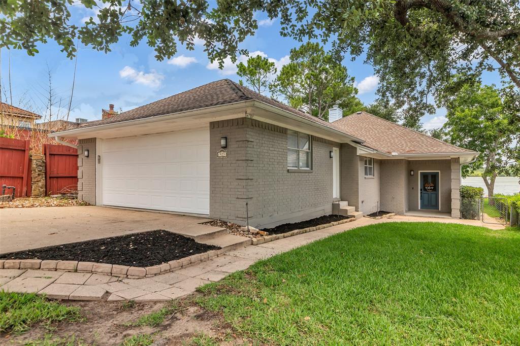 923 Paradise Lane