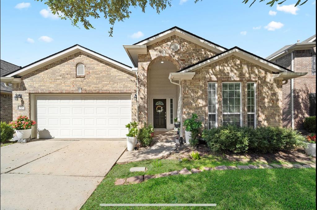 2708 Mystic Cove Lane, Pearland, Texas image 2