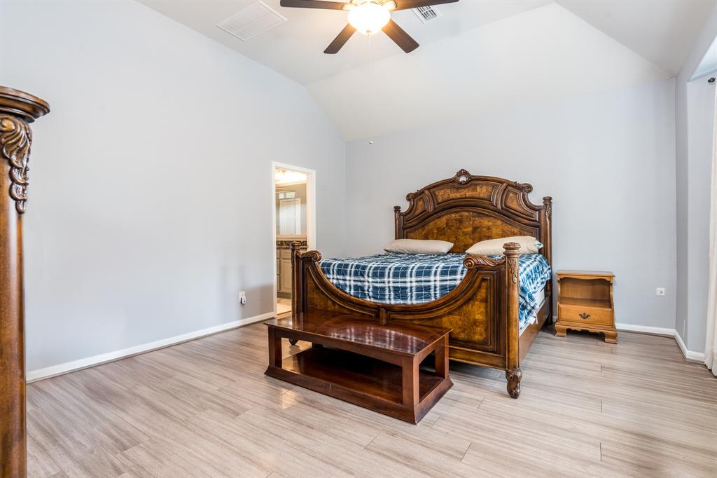 4722 Trickle Creek Court, Fulshear, Texas image 18