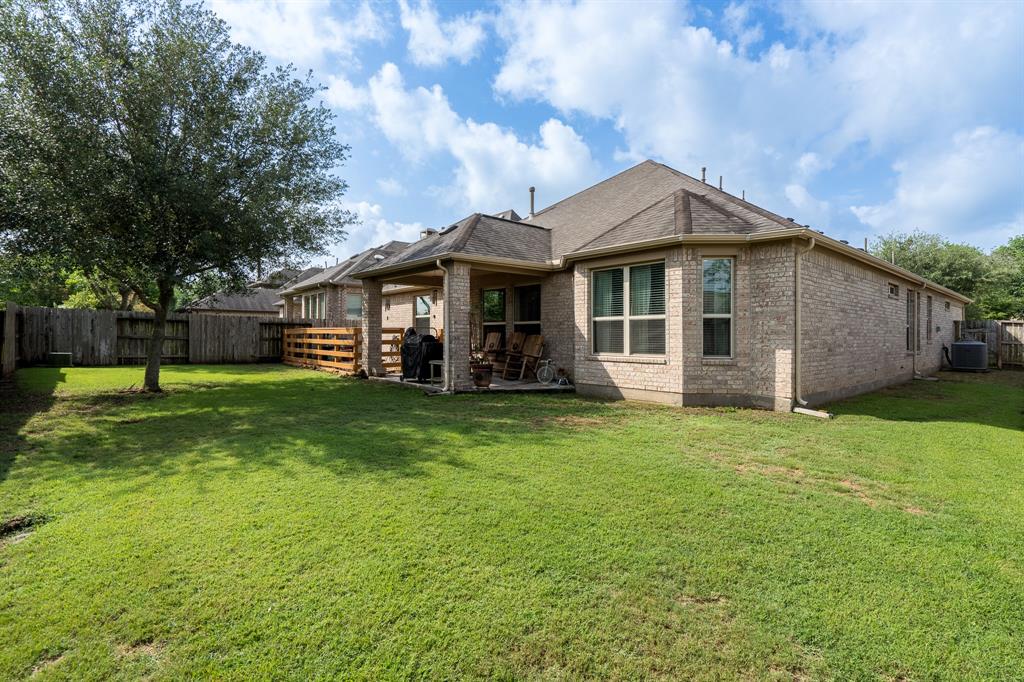 4722 Trickle Creek Court, Fulshear, Texas image 32