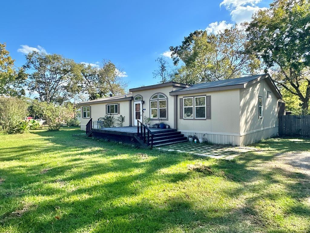 105 W Spruce Street, Huntington, Texas image 1