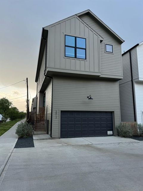 Photo of 3512 Oak Forest Grove Drive, Houston, TX 77018 (MLS # 51475600)