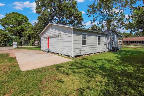 A home in Clute