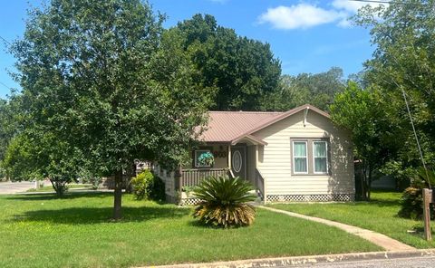Photo of 903 Bowie Street, Columbus, TX 78934 (MLS # 483553) Photo of 903 Bowie Street, Columbus, TX 78934 (MLS # 483553)