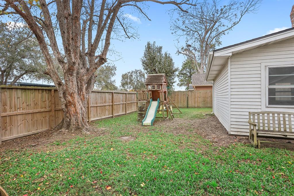 2425 Maxwell Lane, Deer Park, Texas image 31