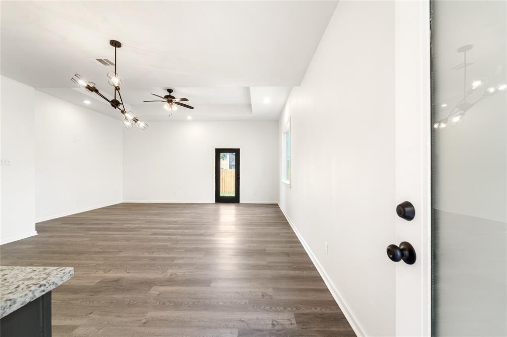 4305 Larkspur Street, Houston, Texas image 3