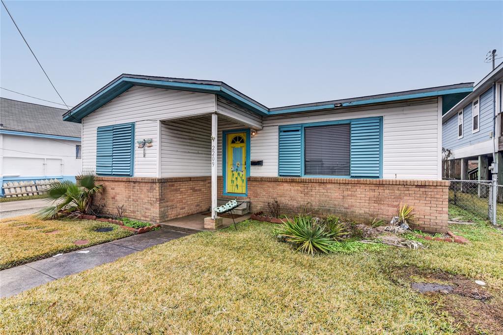 2209 Saladia Street, Galveston, Texas image 2