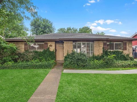 Single Family Residence in Houston TX 3414 Rockyridge Drive.jpg