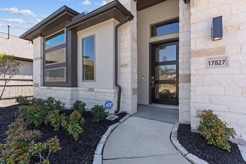 17827 Parnassum Path, Conroe, Texas image 4