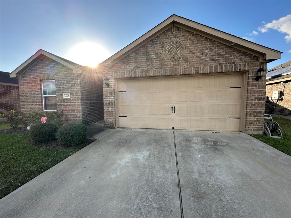 9706 Texas Cut Lane, Rosharon, Texas image 6