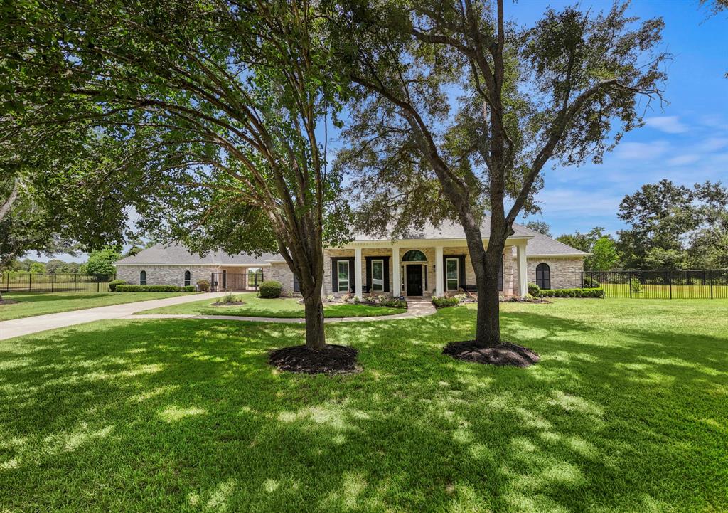 2027 E Deerwood Drive