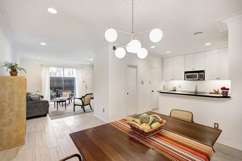 Photo of 1201 Mcduffie Street #198, Houston, TX 77019 (MLS # 10946305)