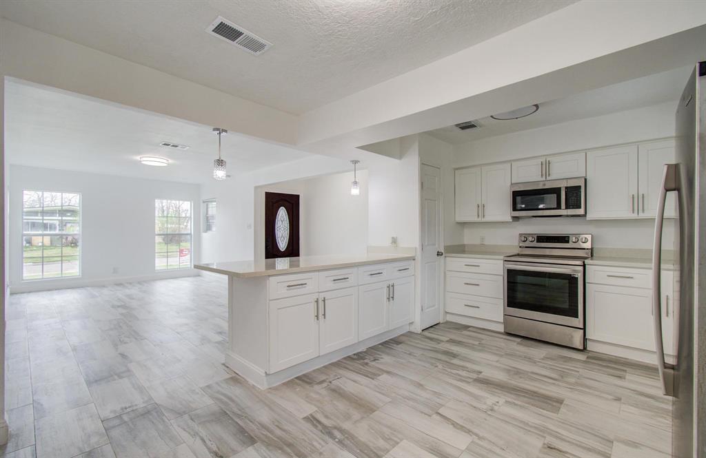 4423 Trail Lake Drive, Houston, Texas image 12