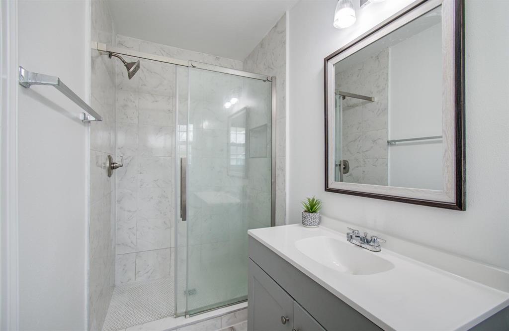 4423 Trail Lake Drive, Houston, Texas image 22