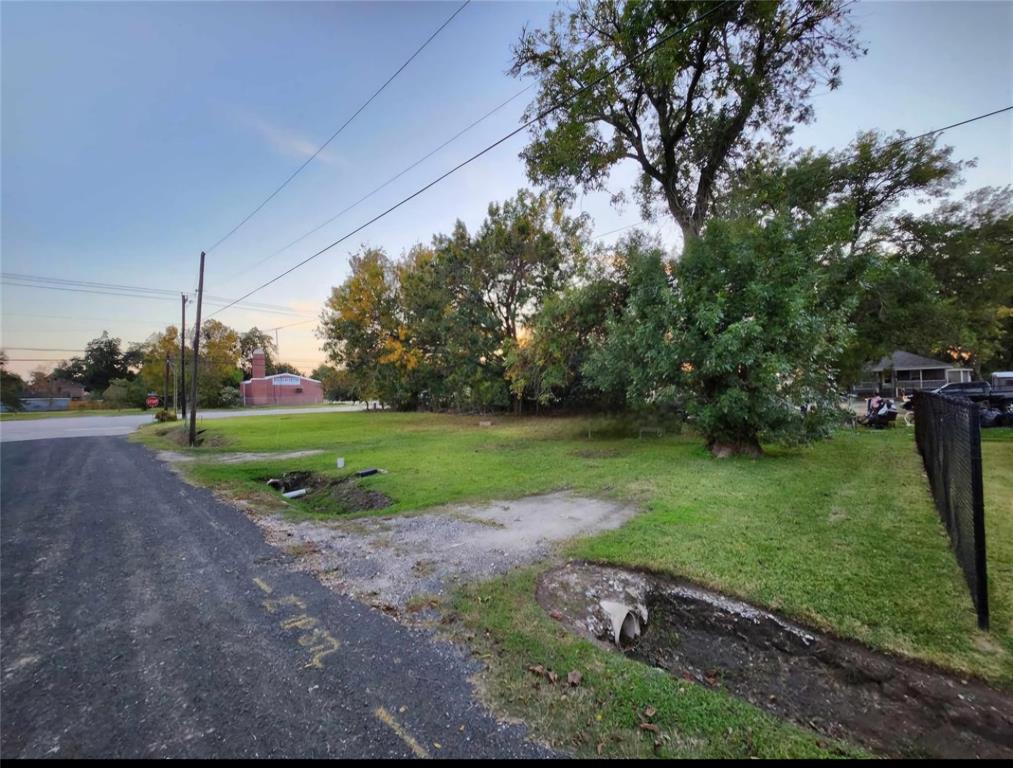 405 Crockett Street, Texas City, Texas image 3
