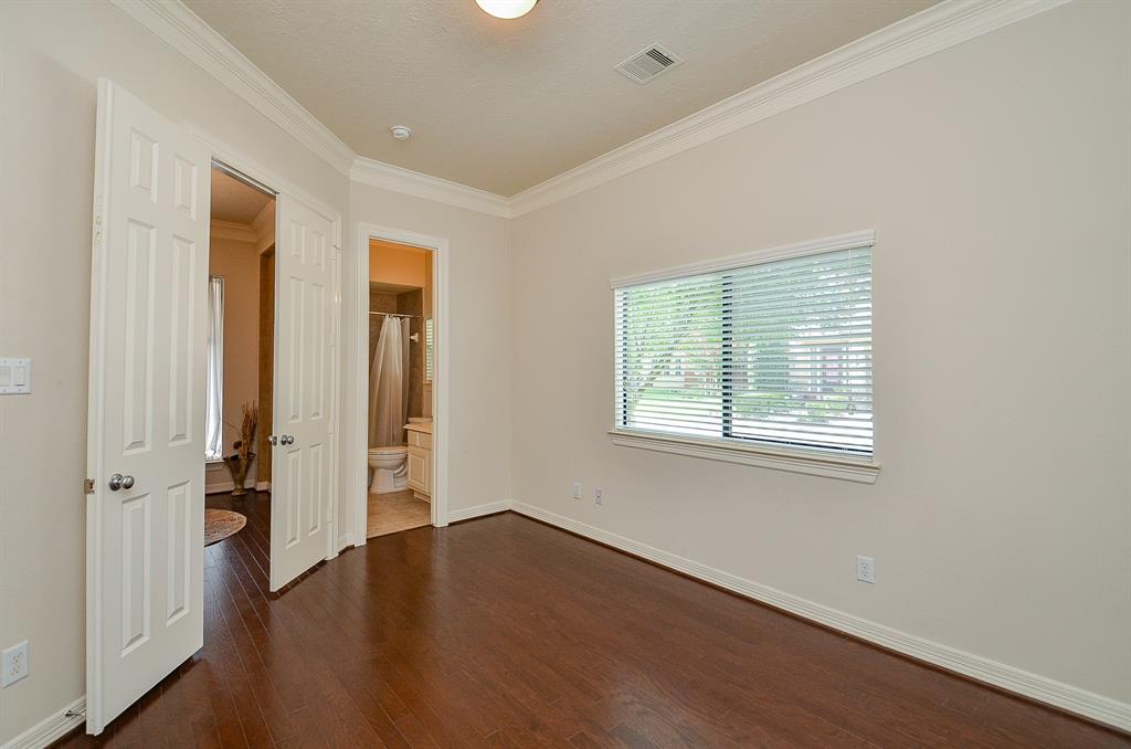 2918 Royal Oaks Green