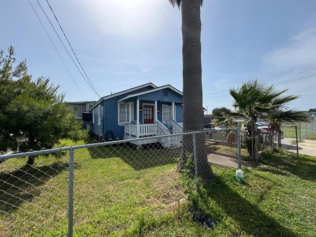 2025 Victory Avenue, Galveston, Texas image 2