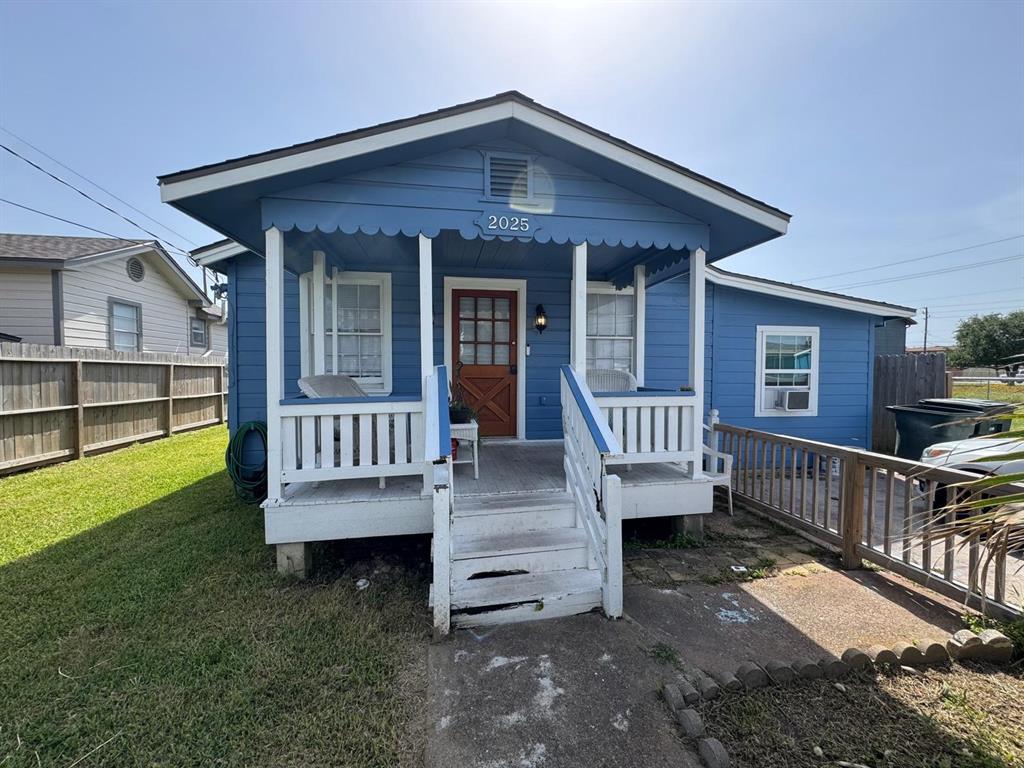 2025 Victory Avenue, Galveston, Texas image 1