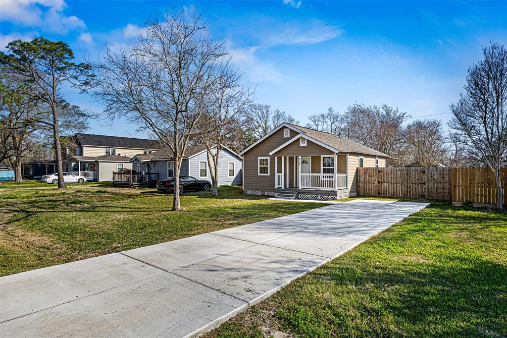 319 S Utah Street, La Porte, Texas image 2
