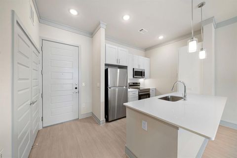 4840 N Shepherd Drive A5 5304 Houston TX 77018