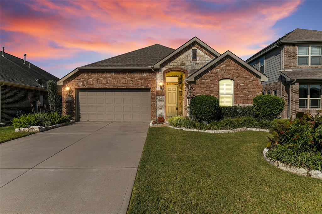 1426 Coleto Creek Lane, League City, Texas image 1