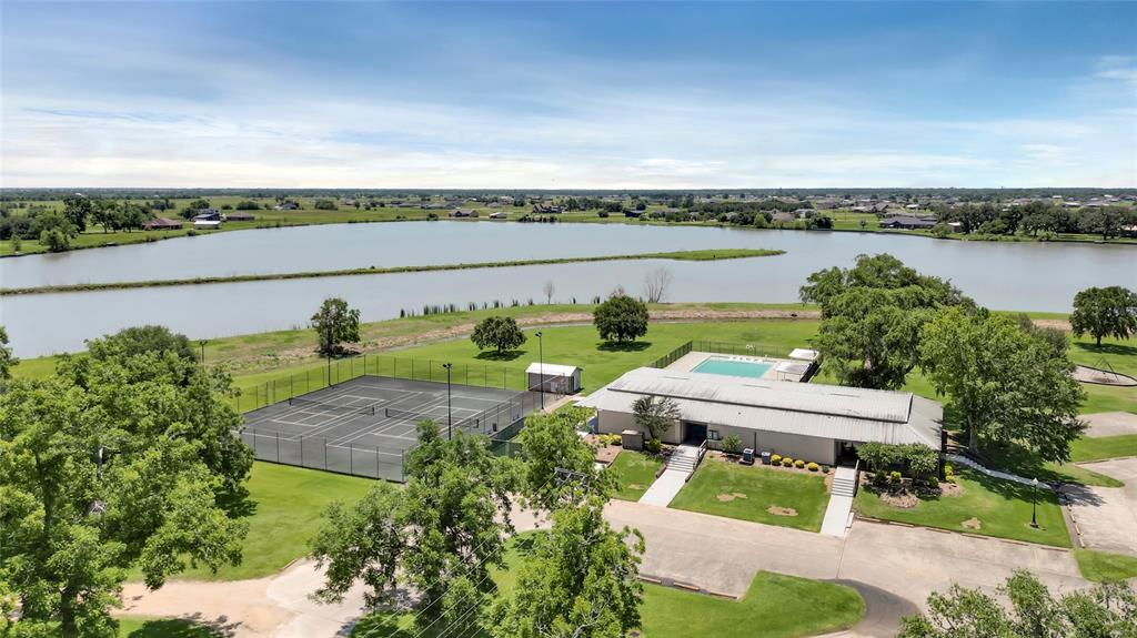 1008 Lone Star Court, Angleton, Texas image 5