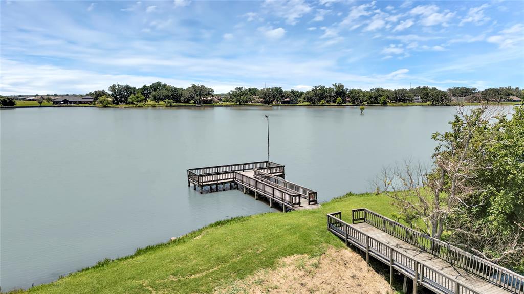 1008 Lone Star Court, Angleton, Texas image 7