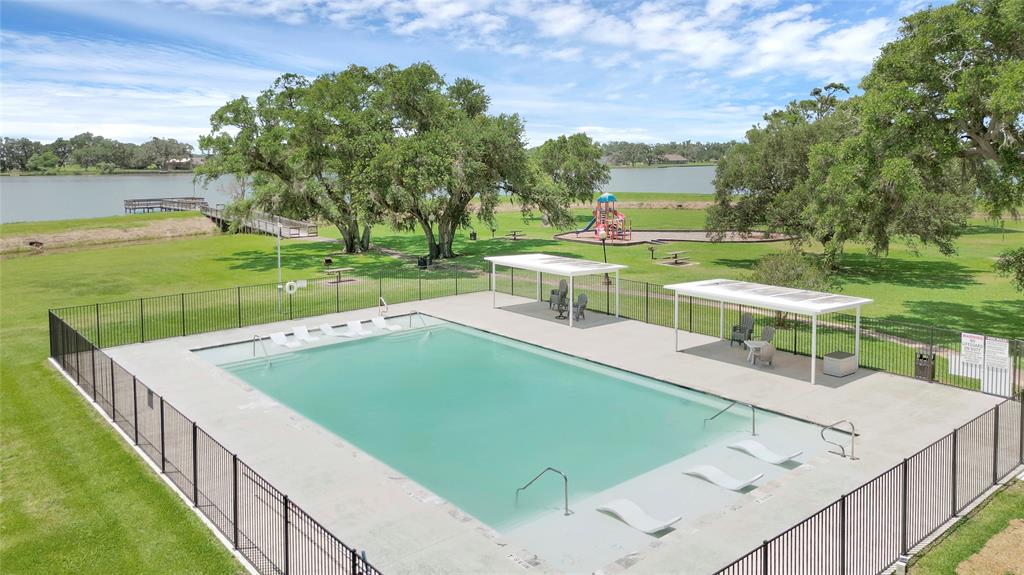 1008 Lone Star Court, Angleton, Texas image 8