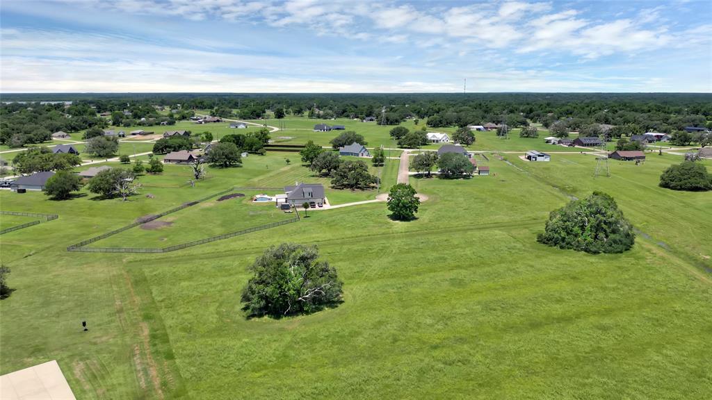 1008 Lone Star Court, Angleton, Texas image 3
