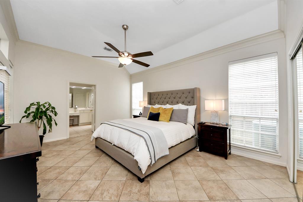 111 Knoll Forest Drive, Sugar Land, Texas image 12