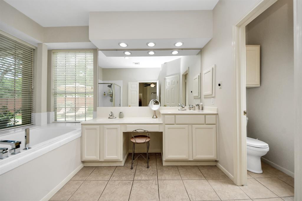 111 Knoll Forest Drive, Sugar Land, Texas image 15