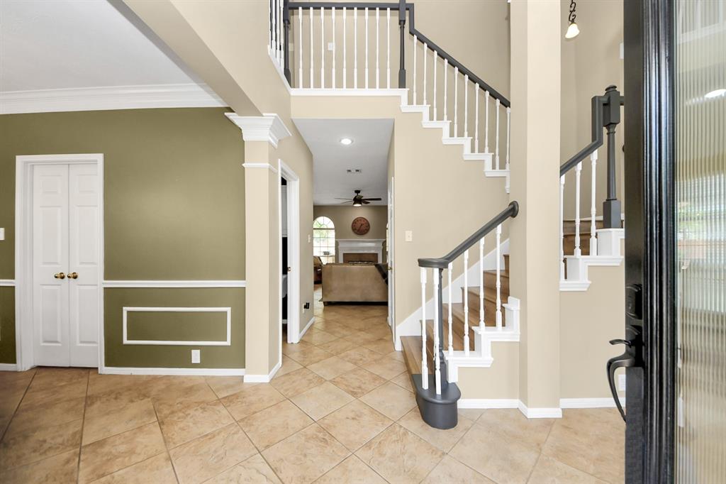 111 Knoll Forest Drive, Sugar Land, Texas image 2
