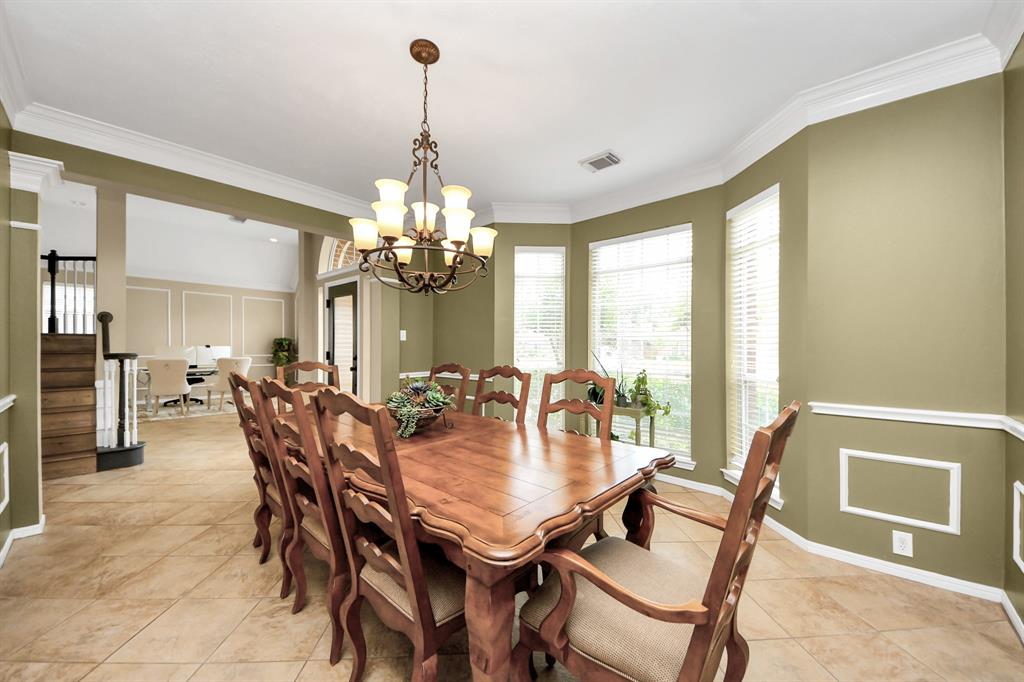 111 Knoll Forest Drive, Sugar Land, Texas image 3