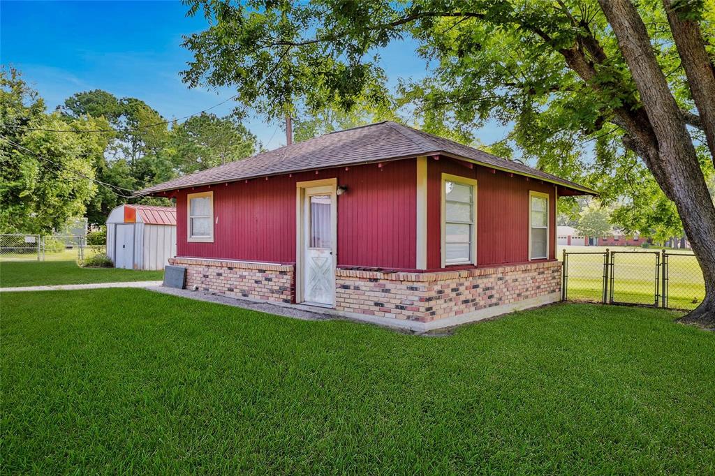 2201 Badger Lane, Huntsville, Texas image 8