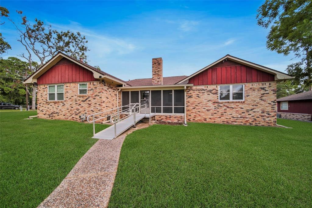 2201 Badger Lane, Huntsville, Texas image 6