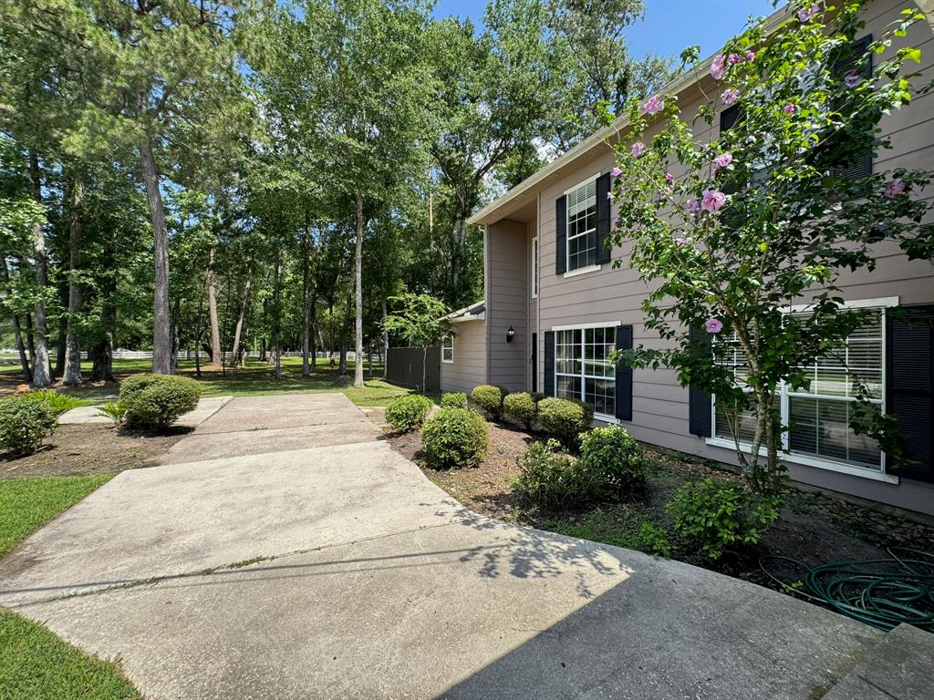 29015 Commons Oaks Drive, Huffman, Texas image 12