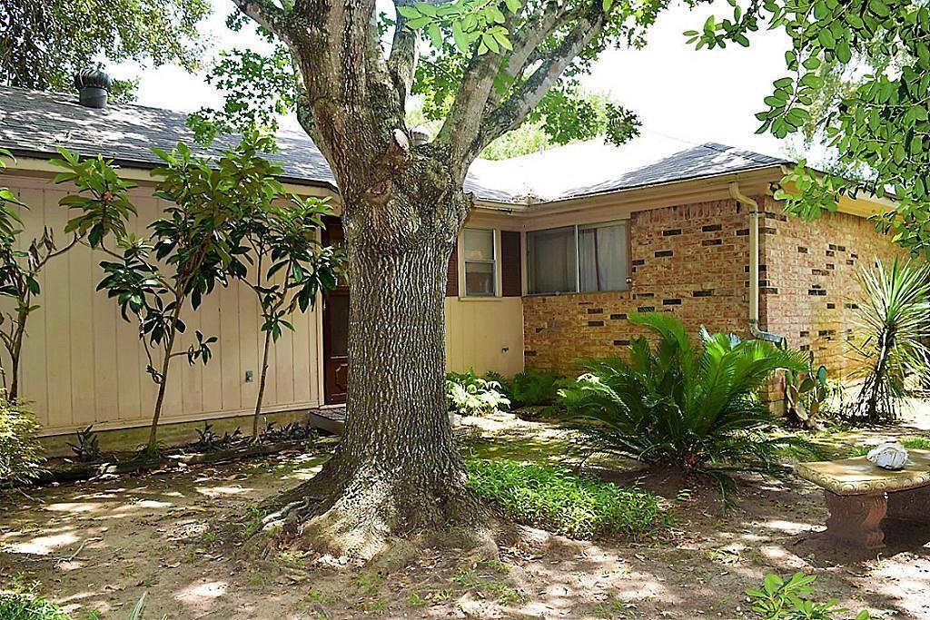 315 University Street, Wharton, Texas image 3