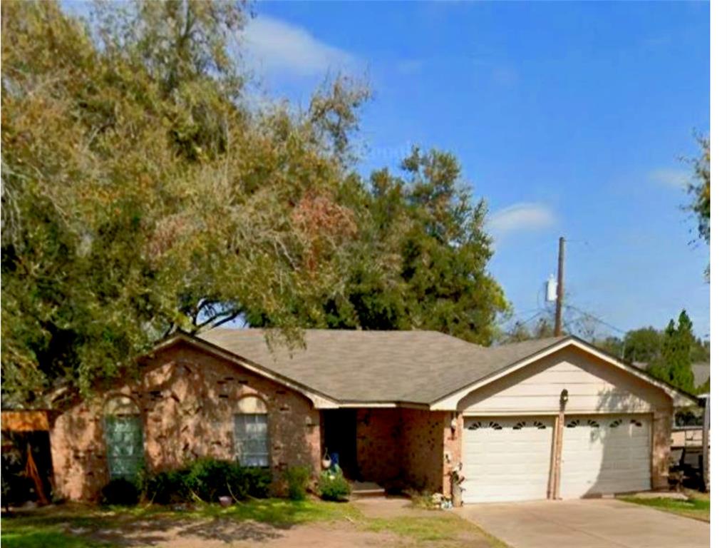 315 University Street, Wharton, Texas image 1