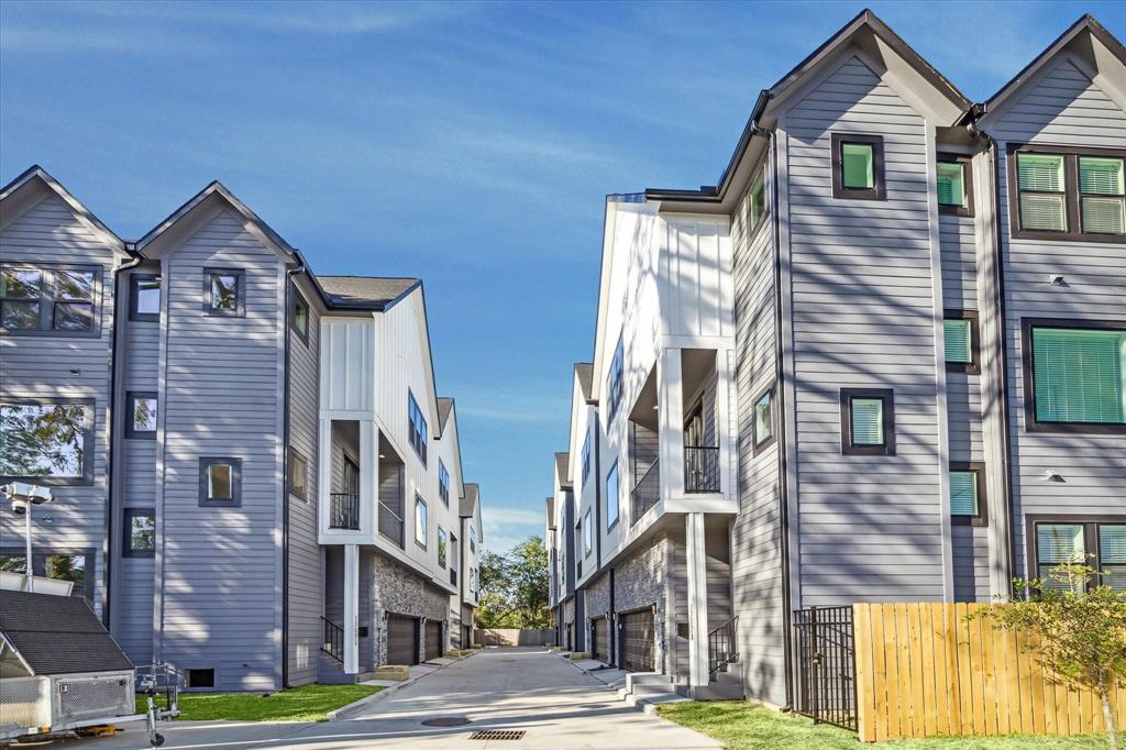 1717 W 23rd Street #C, Houston, Texas image 2