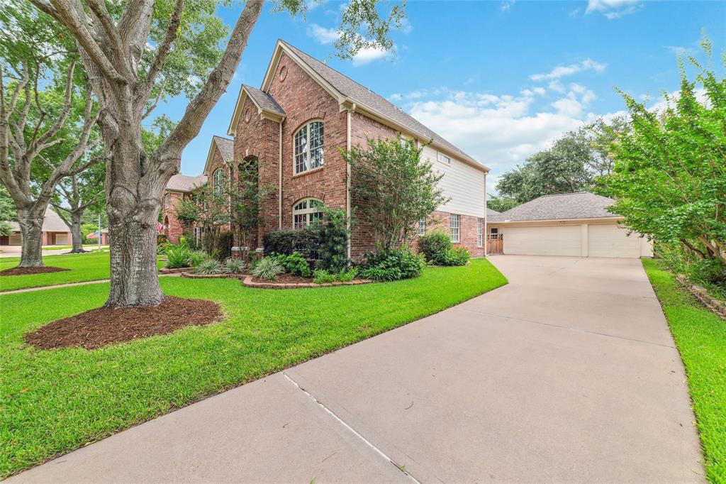 1915 Stormcroft Circle