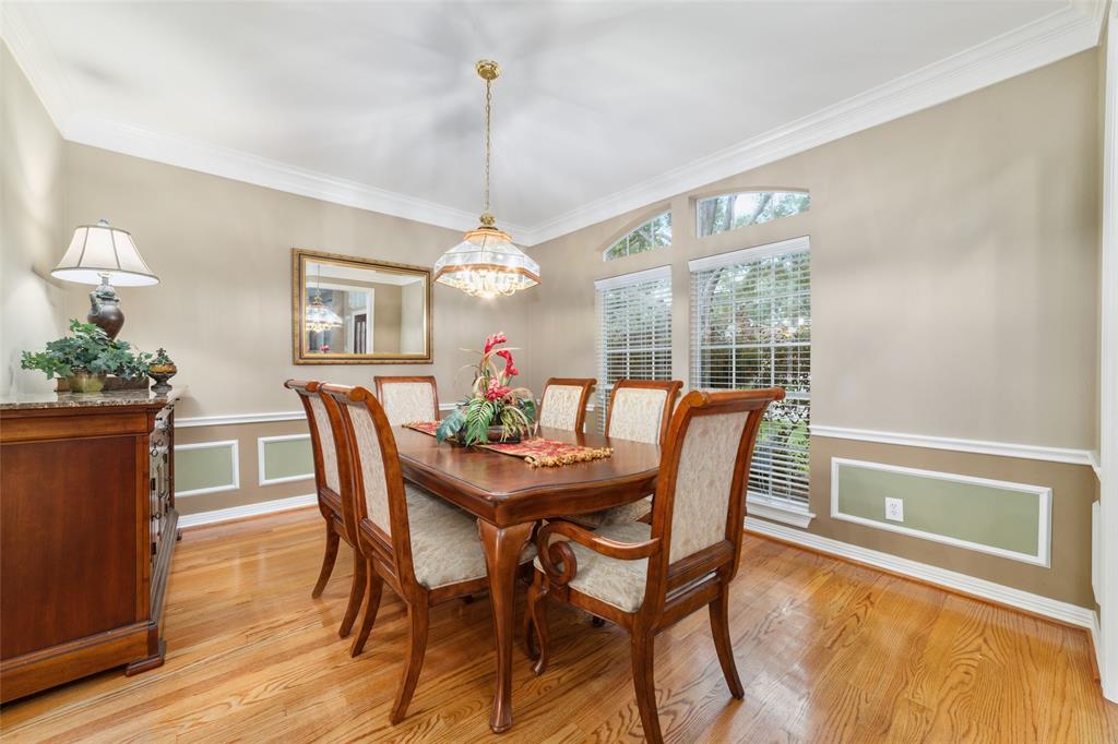 1915 Stormcroft Circle