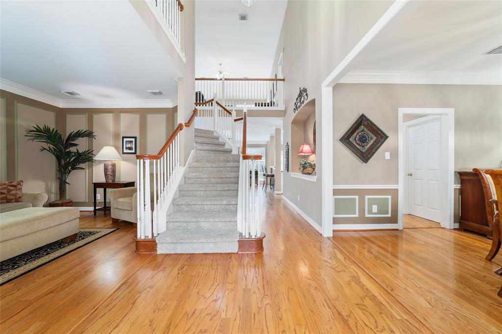 1915 Stormcroft Circle
