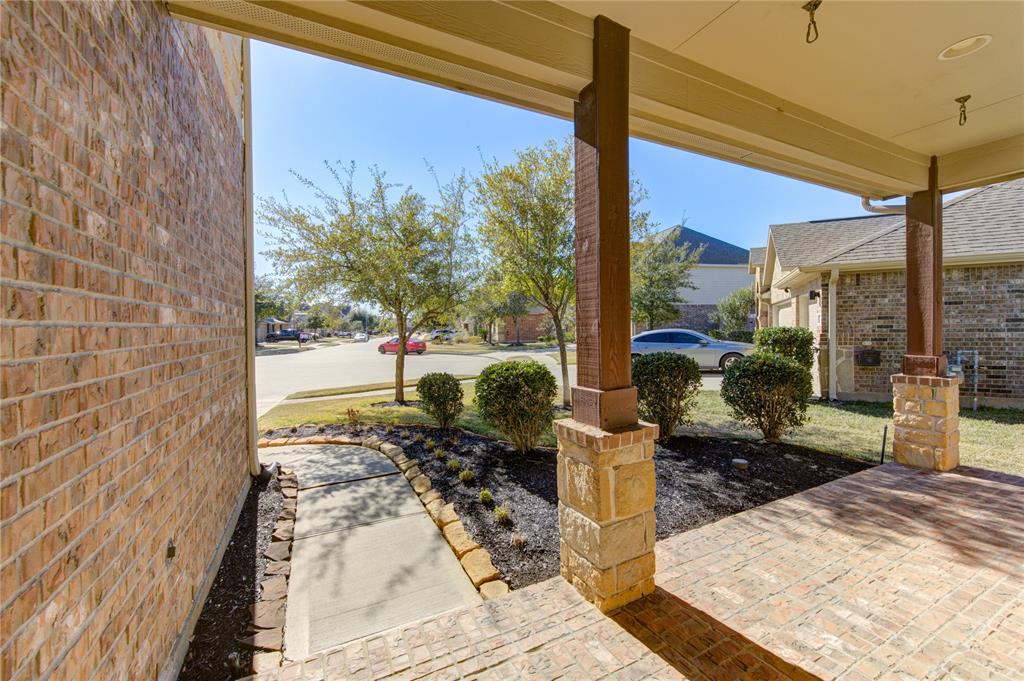 9002 Springcroft Court, Tomball, Texas image 2