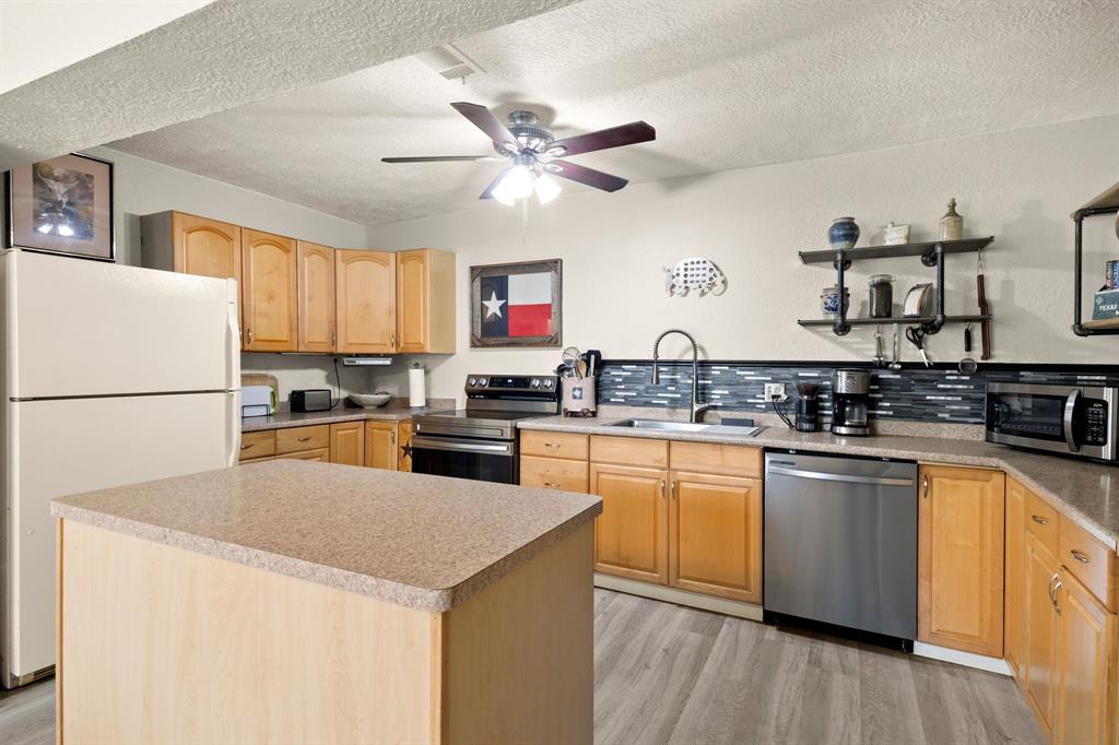8703 County Road 48, Rosharon, Texas image 13